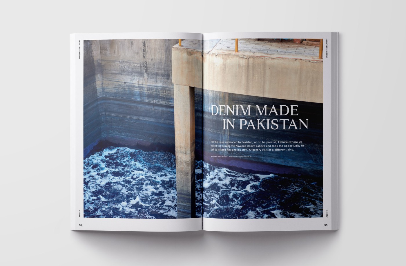 Aufgeschlagene J'N'C-Magazin Mockup mit den exemplarischen Rubrik-Doppelseiten aus den Fashion-Modestrecken&bdquo;Utopia&ldquo;, &bdquo;No Rules&ldquo;, &bdquo;Denim Made in Pakistan&ldquo; und &bdquo;la Vie de Nimes&ldquo;, &bdquo;Cover Feature&ldquo; und zwei Interviews (AFEW und Wouter Munnichs)
